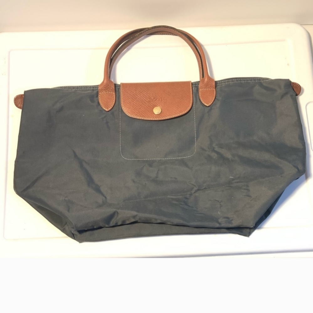 Authentic Longchamp le pliague medium bag Color Gray With Leather Short Handles
